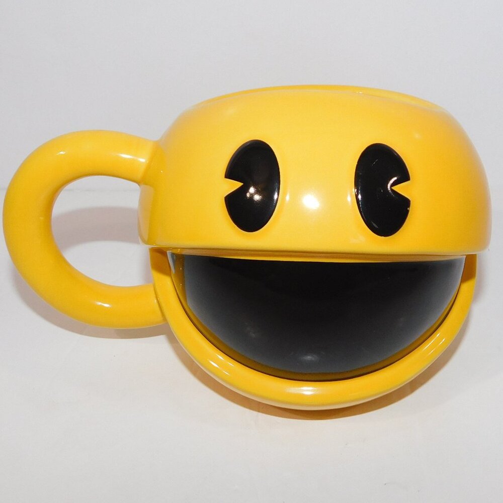 Pacman Video Game Bandai Namco round 3D Coffee Tea Mug Yellow